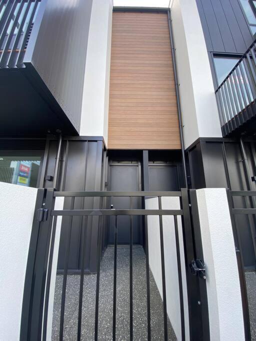 Modern Central Living Крайстчърч Екстериор снимка